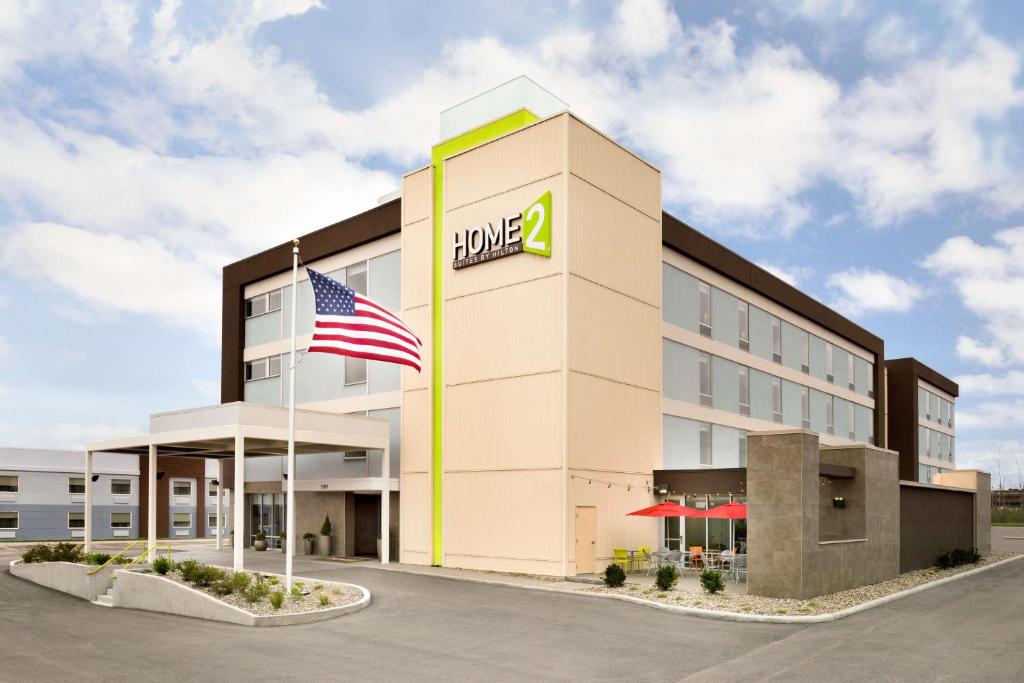 an image of a hotel with an american flag at Home2 Suites By Hilton-Cleveland Beachwood in Beachwood