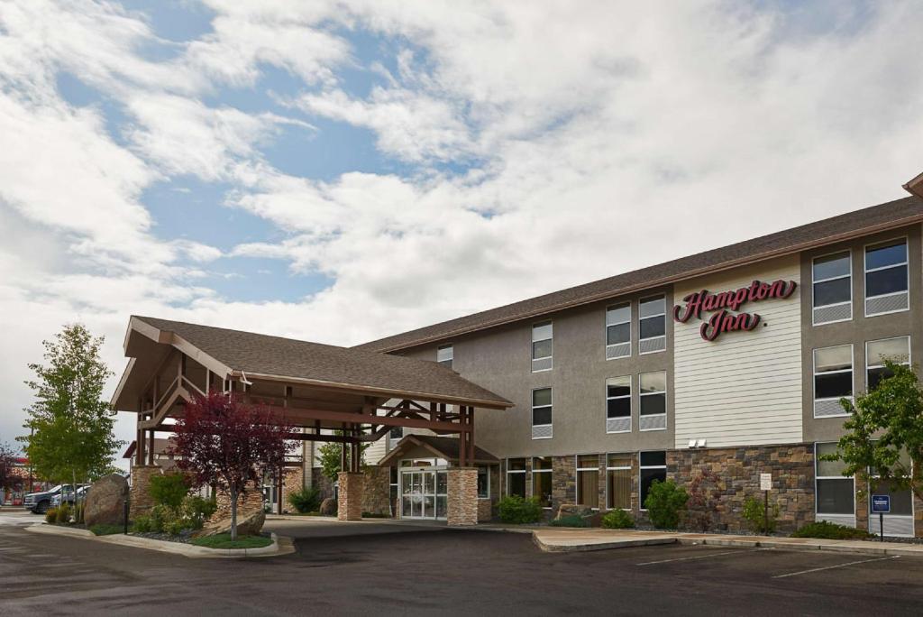 a rendering of a shopping inn with a parking lot at Hampton Inn Butte in Butte