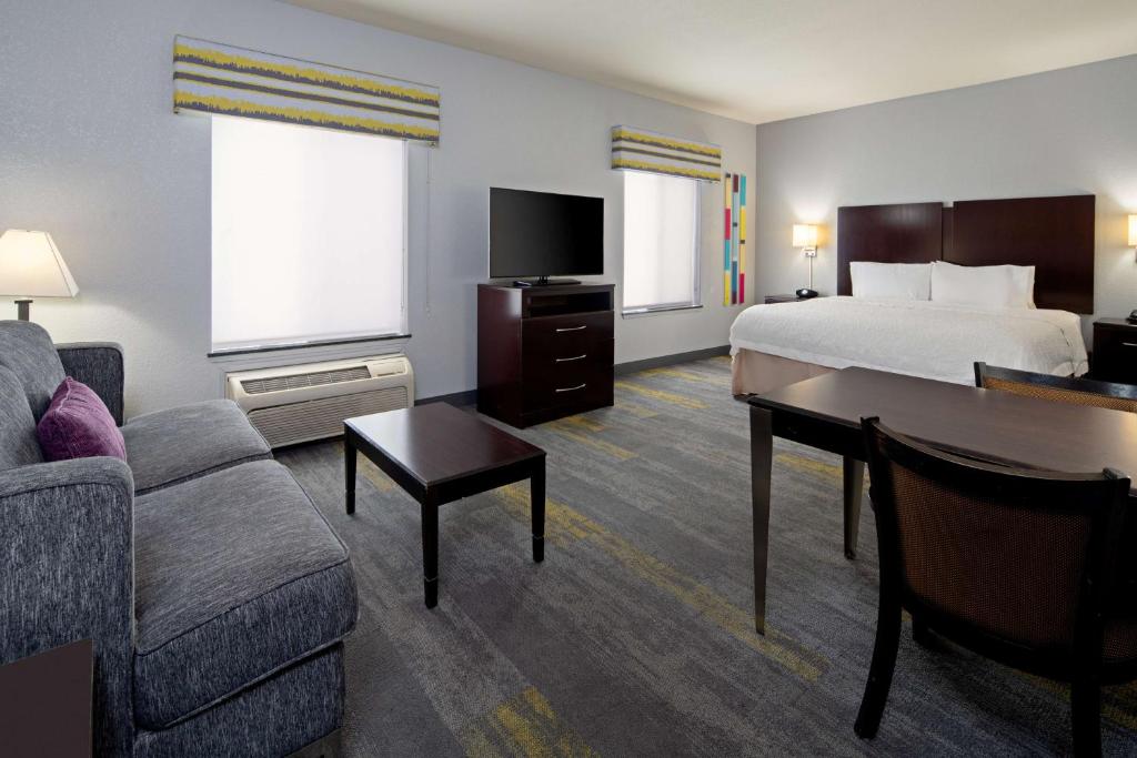 Hampton Inn and Suites Bakersfield / Highway 58 - Suite Estudio Con Cama Extragrande - No Fumadores