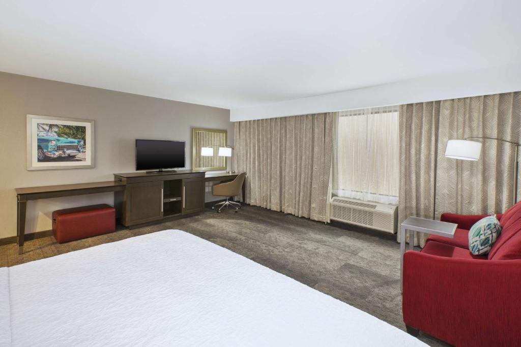 Hampton Inn by Hilton Detroit Dearborn, MI - 带沙发床的王室 - 听力可访问/不吸烟
