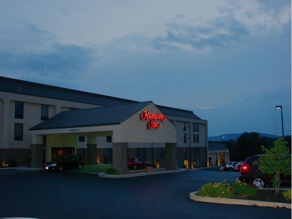 a store with a lit up sign in a parking lot at Hampton Inn Harrisburg/Grantville/Hershey in Grantville