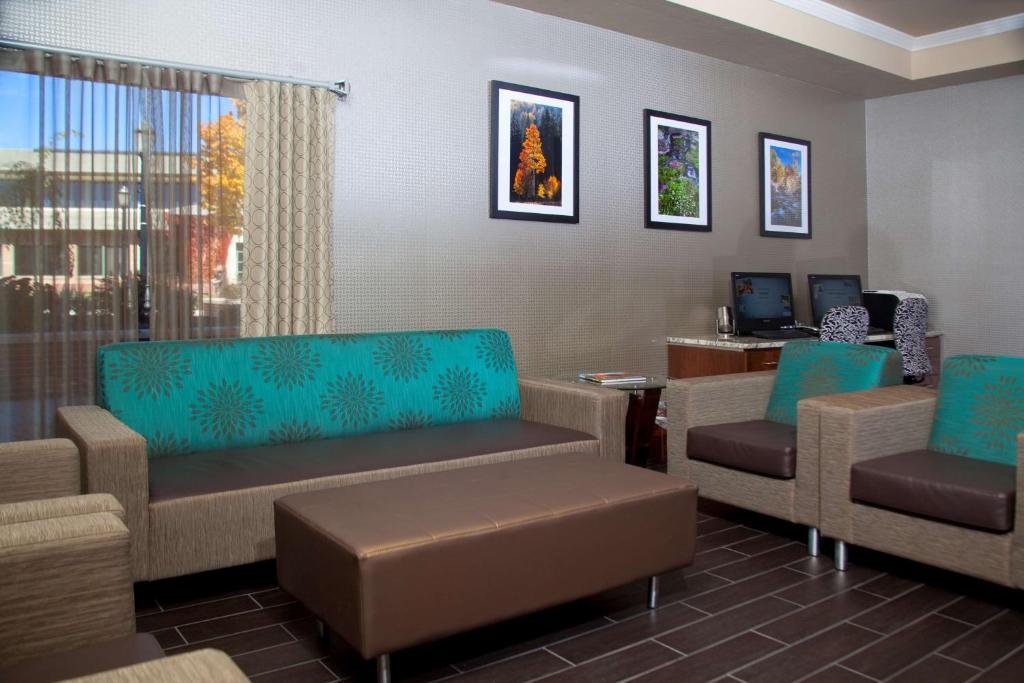 Posezení v ubytování Hampton Inn Grand Junction