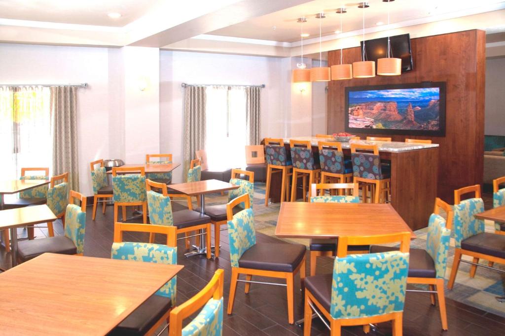 Posezení v ubytování Hampton Inn Grand Junction