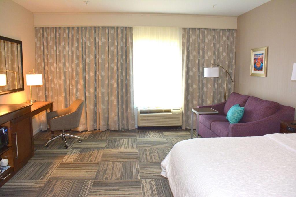 Postel nebo postele na pokoji v ubytování Hampton Inn Grand Junction