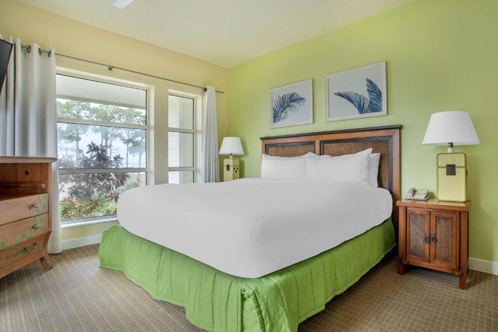 Hilton Grand Vacations Club Sandestin - 2 Bedroom Bay View 1 King 2 Doubles Suite