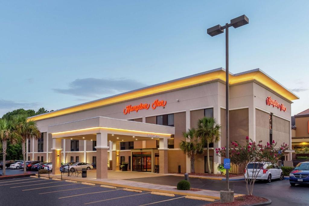 a store front of a shopping mall with a parking lot at Hampton Inn Biloxi-Ocean Springs in Biloxi