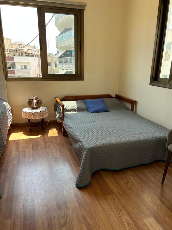 Postel nebo postele na pokoji v ubytování Extremely comfy apt with spacious private terrace 10min walk to the beach & in Town