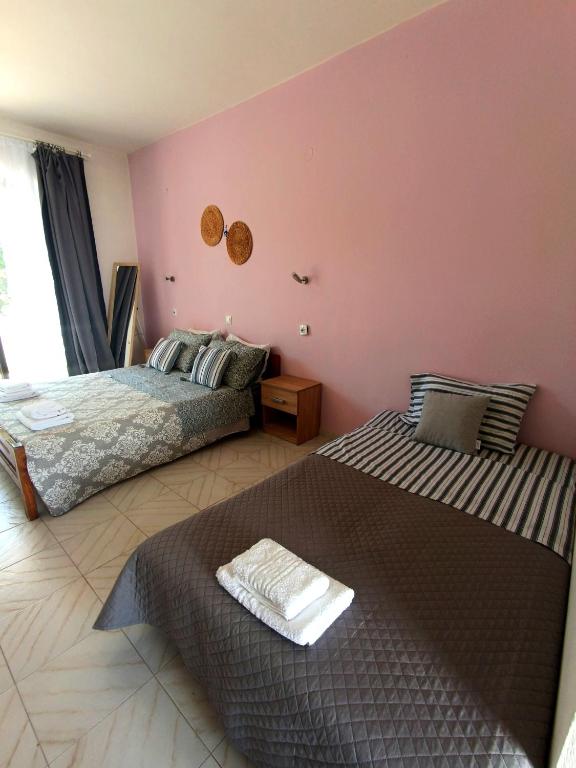 Postel nebo postele na pokoji v ubytování Agathi Paradise Studios