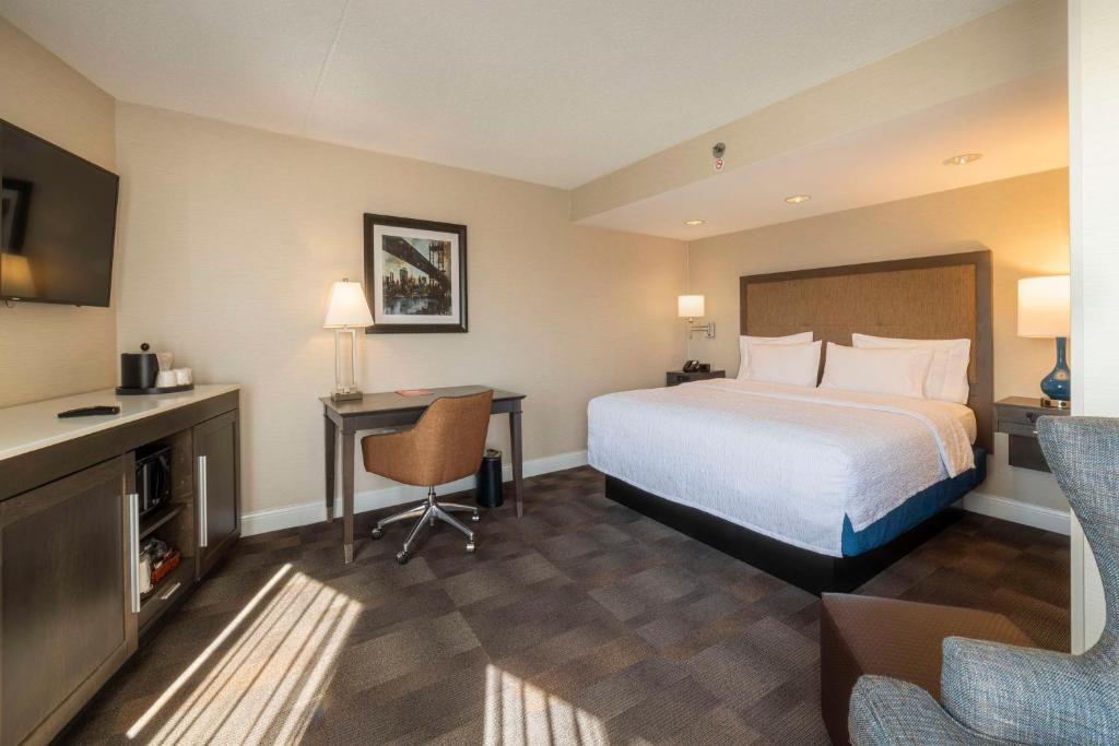 Postel nebo postele na pokoji v ubytování Hampton Inn Carlstadt At The Meadowlands