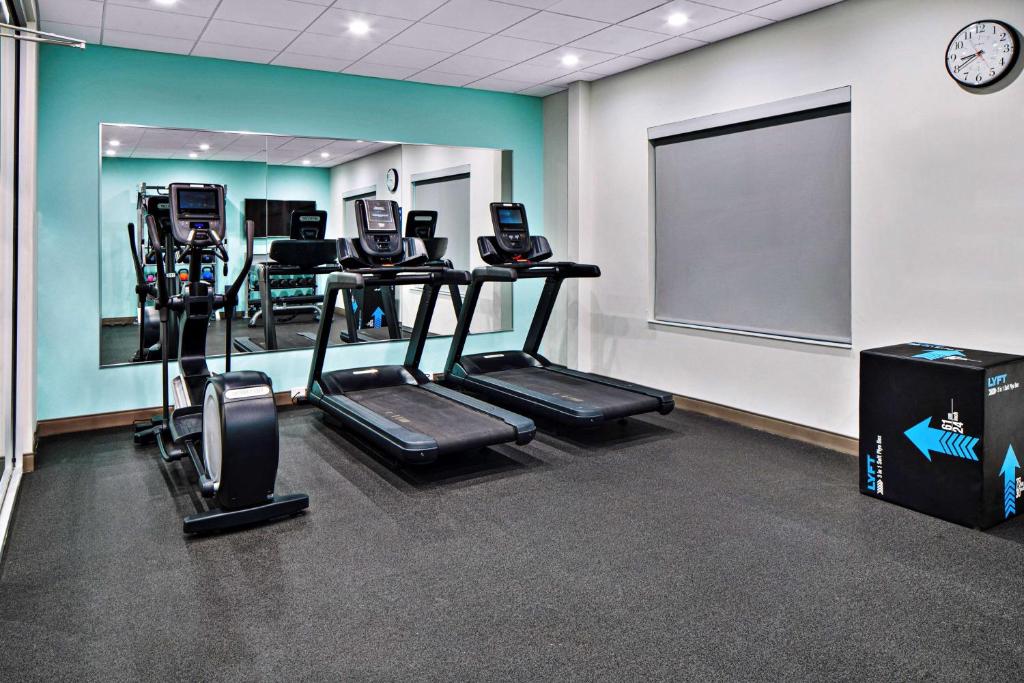 Fitness centrum a/nebo fitness zařízení v ubytování Tru By Hilton Terrell