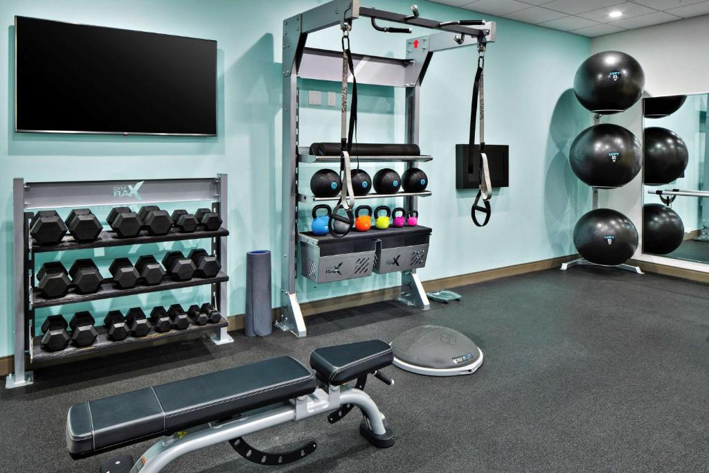Fitness centrum a/nebo fitness zařízení v ubytování Tru By Hilton Terrell