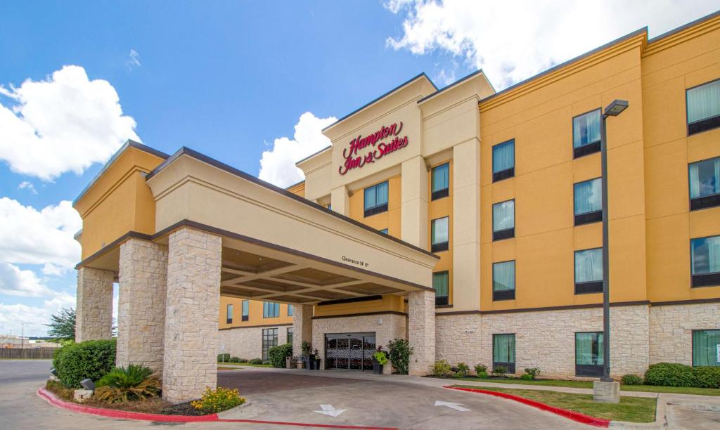 a rendering of the front of a hotel at Hampton Inn & Suites Bastrop in Bastrop