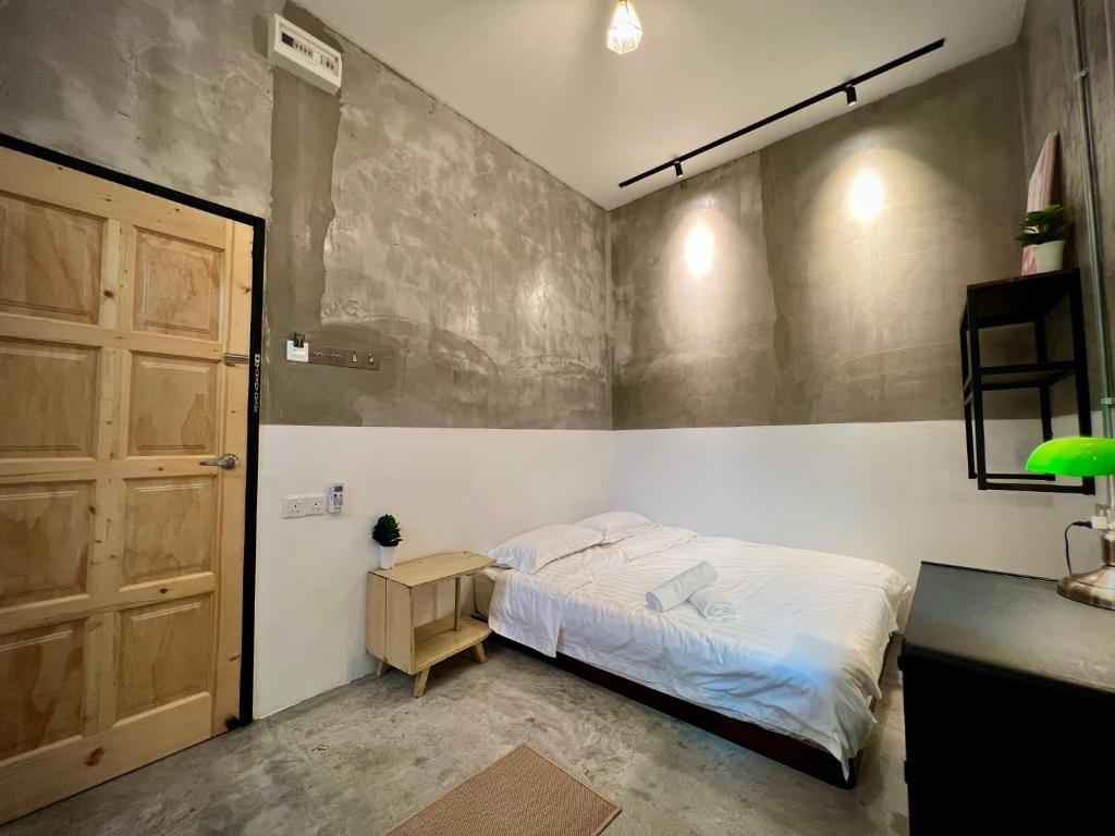 Postel nebo postele na pokoji v ubytování DoSomething Guest House 5