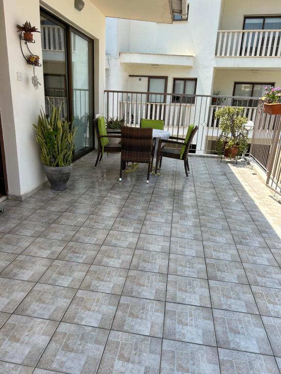 Balkón nebo terasa v ubytování Extremely comfy apt with spacious private terrace 10min walk to the beach & in Town