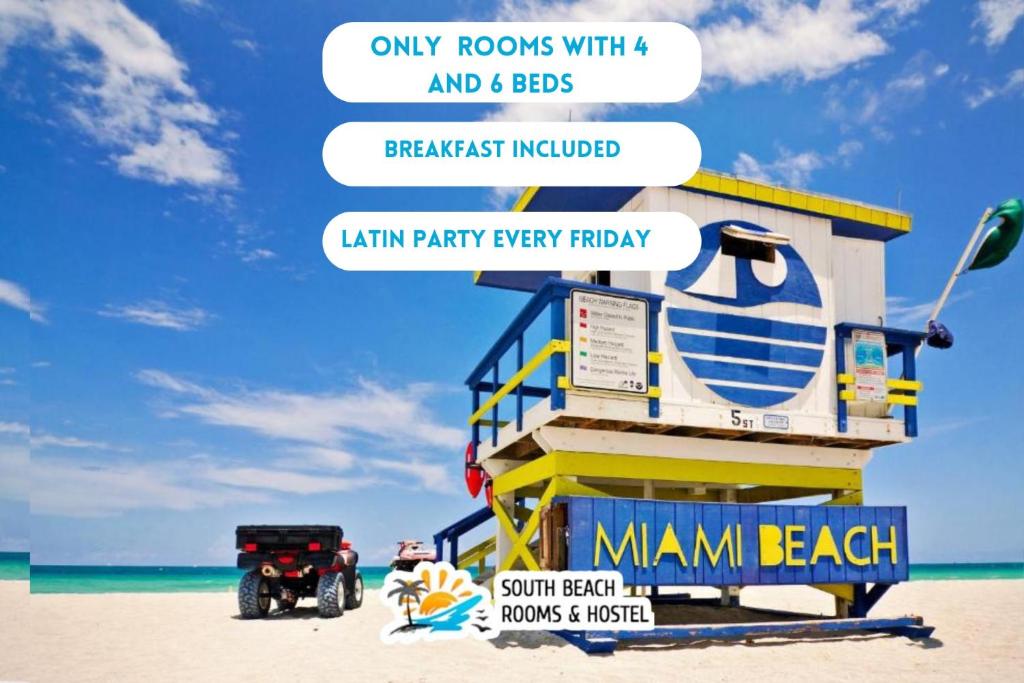 une tour de sauveteur sur une plage avec des panneaux. dans l'établissement South Beach Rooms and Hostel, à Miami Beach