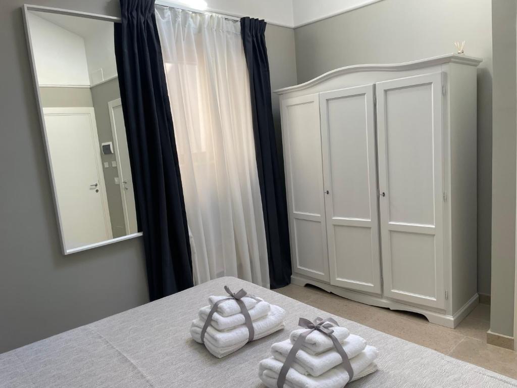 A bed or beds in a room at Nina e il mare