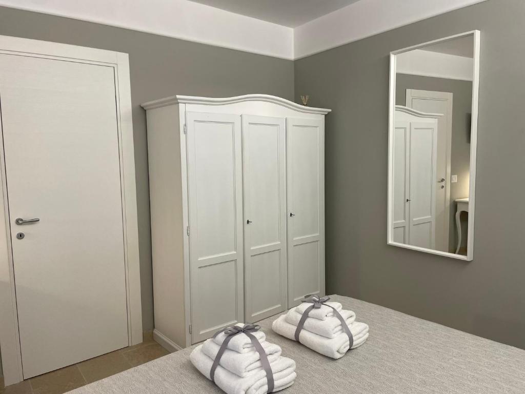 A bed or beds in a room at Nina e il mare