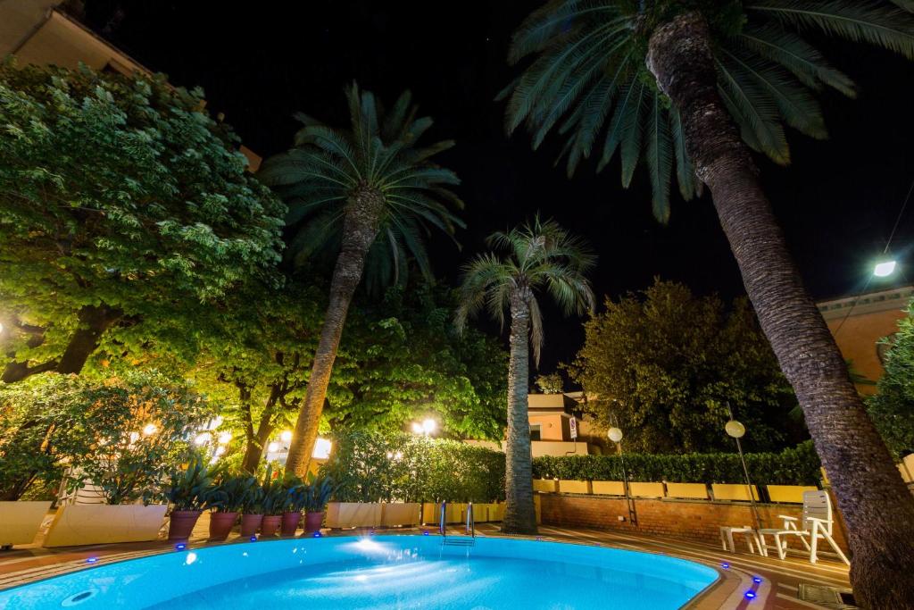 Bazén v ubytování Hotel Reale nebo v jeho okolí