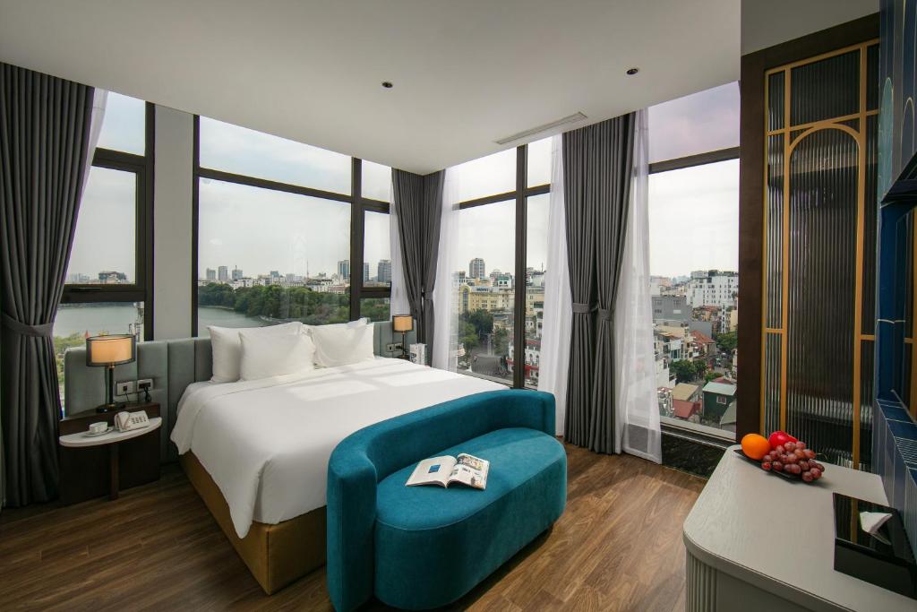 MAY DE VILLE Lakeside Hotel - 11