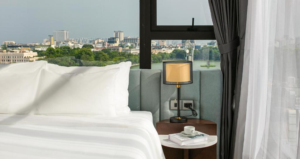 MAY DE VILLE Lakeside Hotel - 18