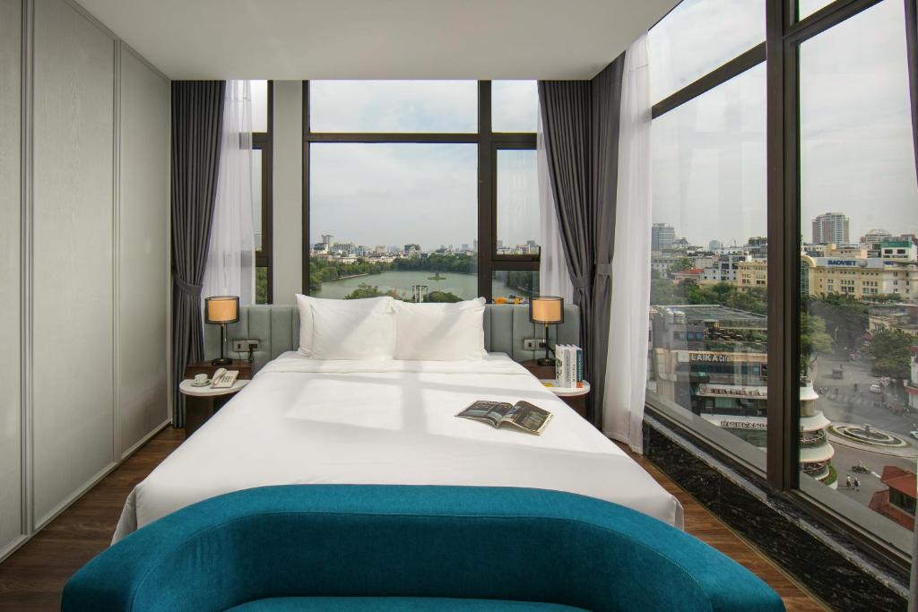 MAY DE VILLE Lakeside Hotel - 13