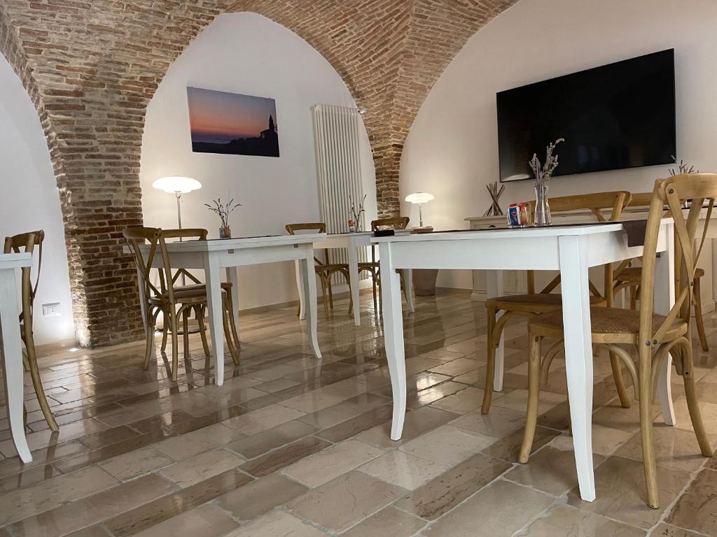 A television and/or entertainment centre at Nina e il mare