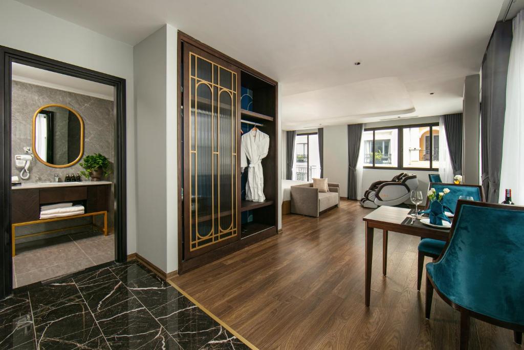 Suite May De Ville Grand Có Ban Công