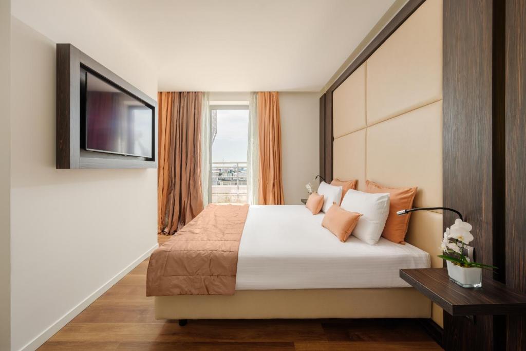 Postel nebo postele na pokoji v ubytování Hotel Dei Cavalieri Milano Duomo