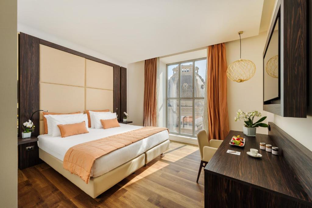 Postel nebo postele na pokoji v ubytování Hotel Dei Cavalieri Milano Duomo