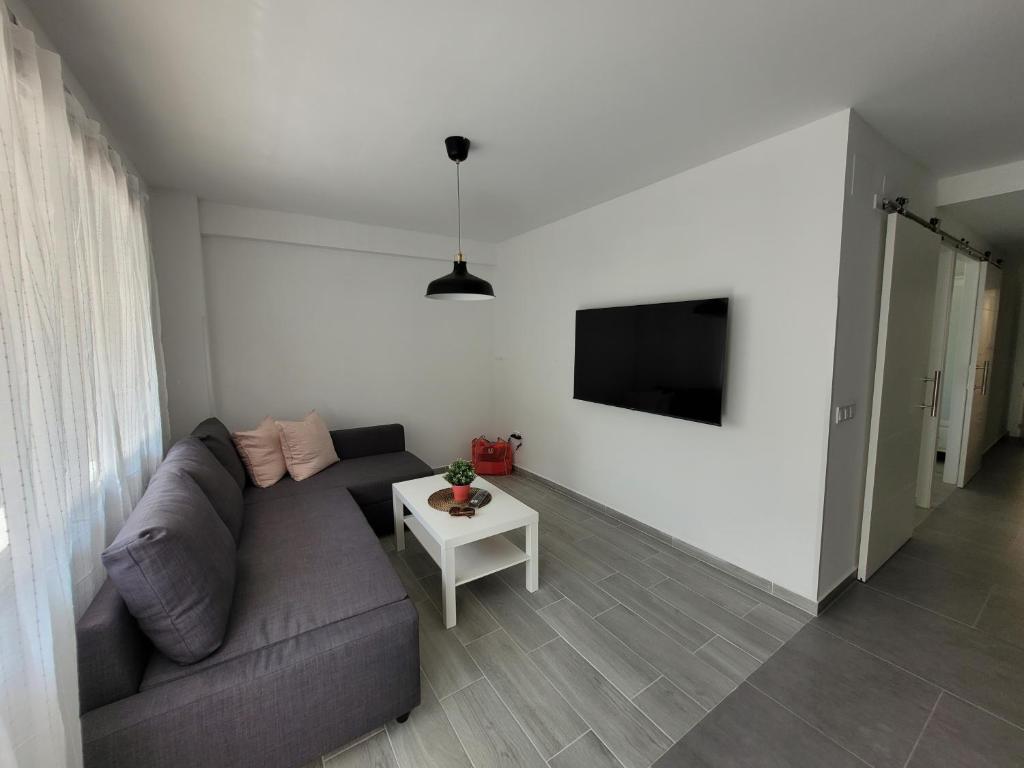 New and Bright 2-bedroom apartment in Cañamelar
