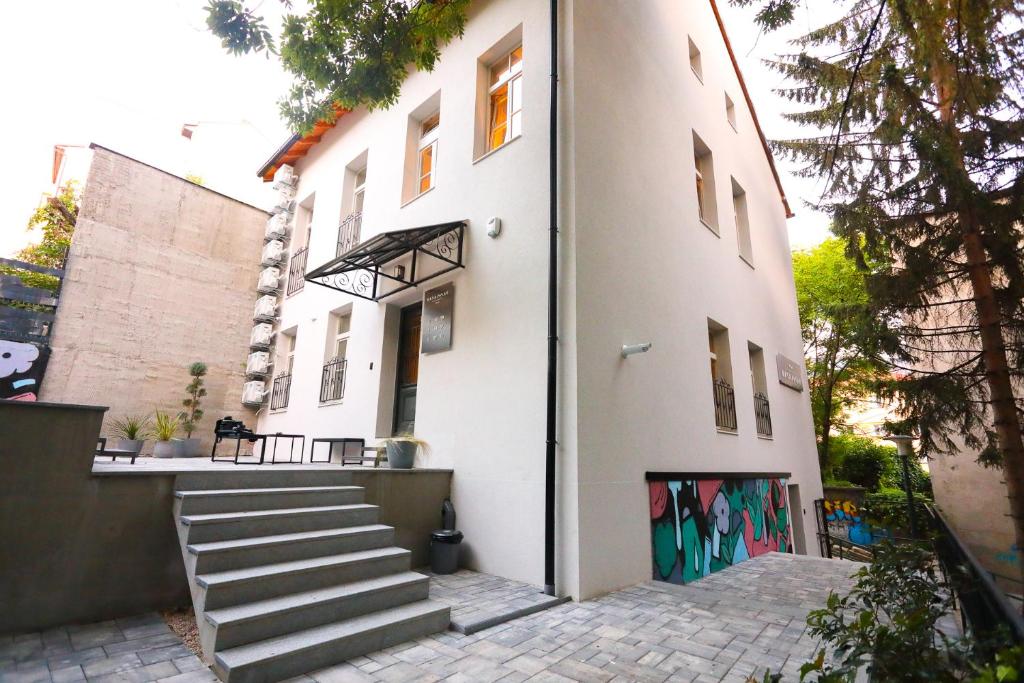 Budova, kde se aparthotel nachází