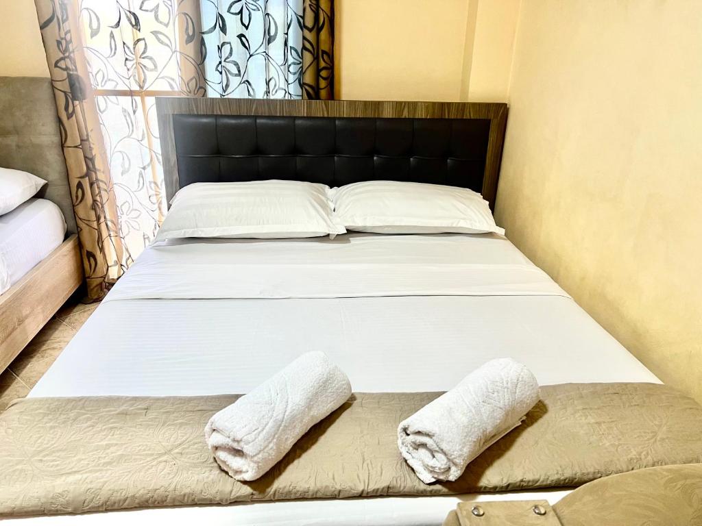 Ένα ή περισσότερα κρεβάτια σε δωμάτιο στο Hotel Asteri