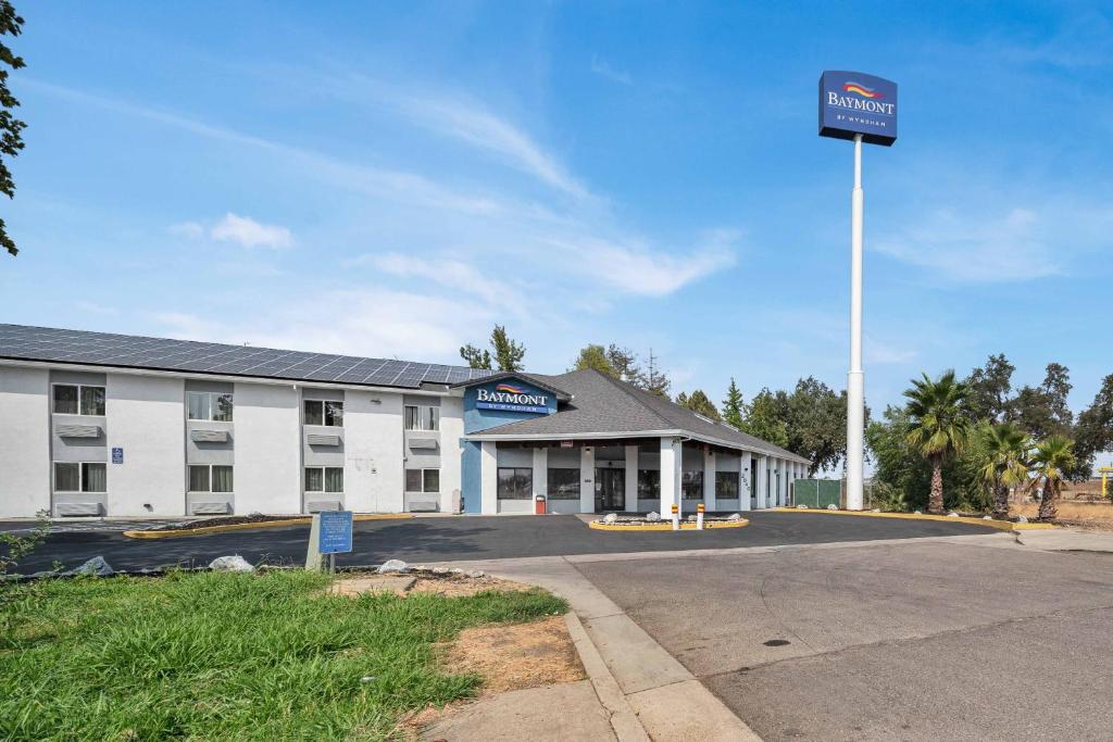 a hotel building with a sign in front of it at Baymont by Wyndham Anderson in Anderson