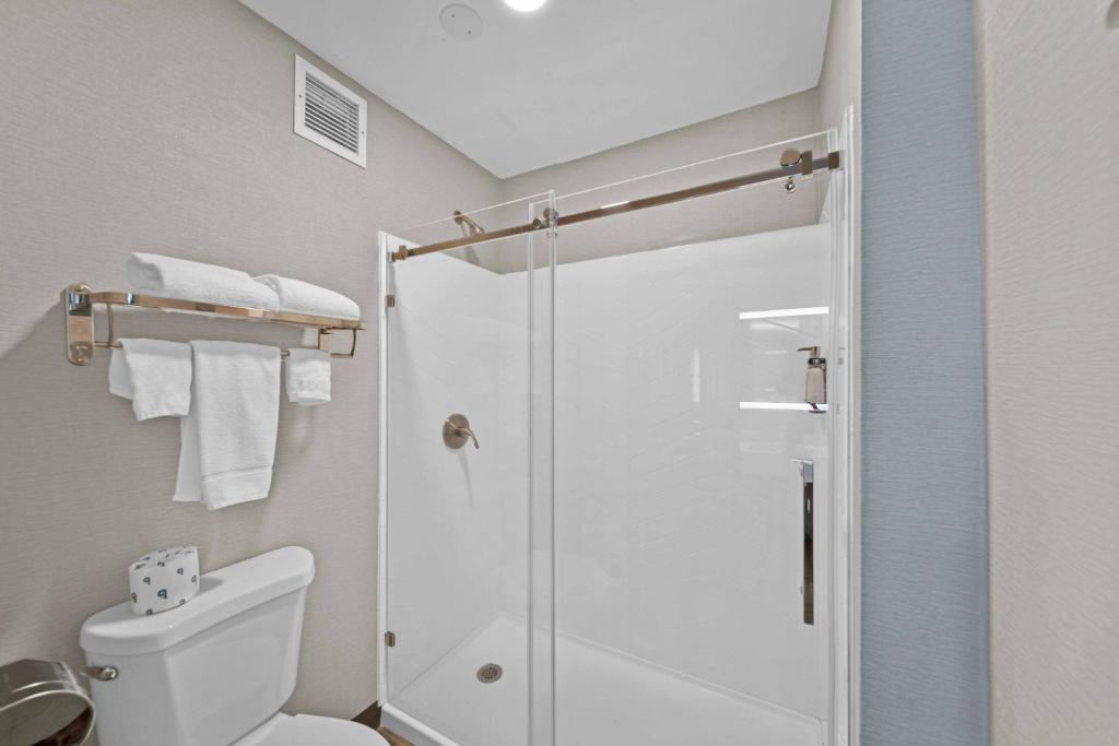 Baymont by Wyndham Anderson - Queen Suite With Hot Tub - Non-Smoking
