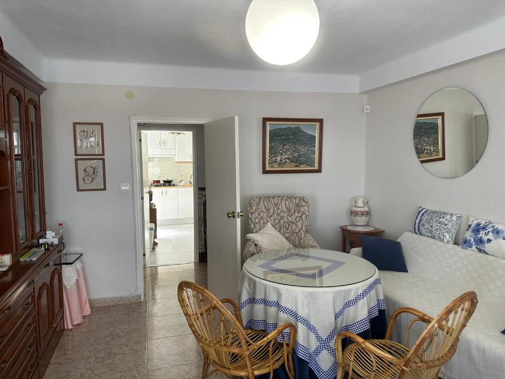 Posedenie v ubytovaní TRUJILLO CUÉNTAME -Apartamento bien equipado, de fácil aparcamiento y acceso-Ideal punto de partida de sus rutas