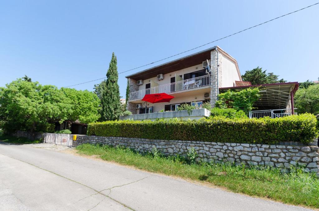Budova, v ktorej sa apartmán nachádza