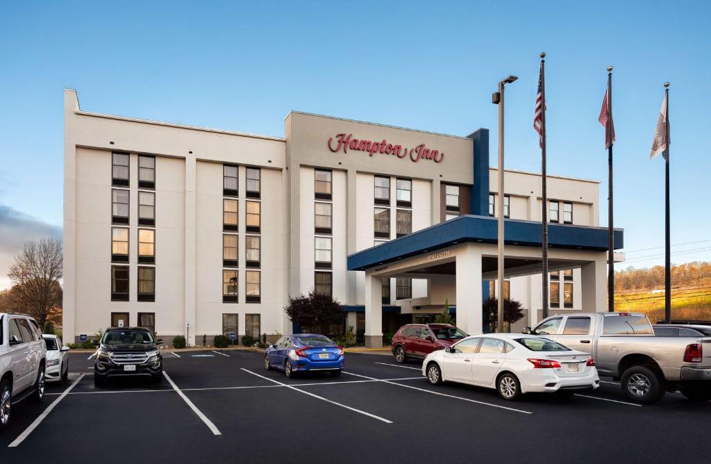 a building with cars parked in a parking lot at Hampton Inn Bristol in Bristol