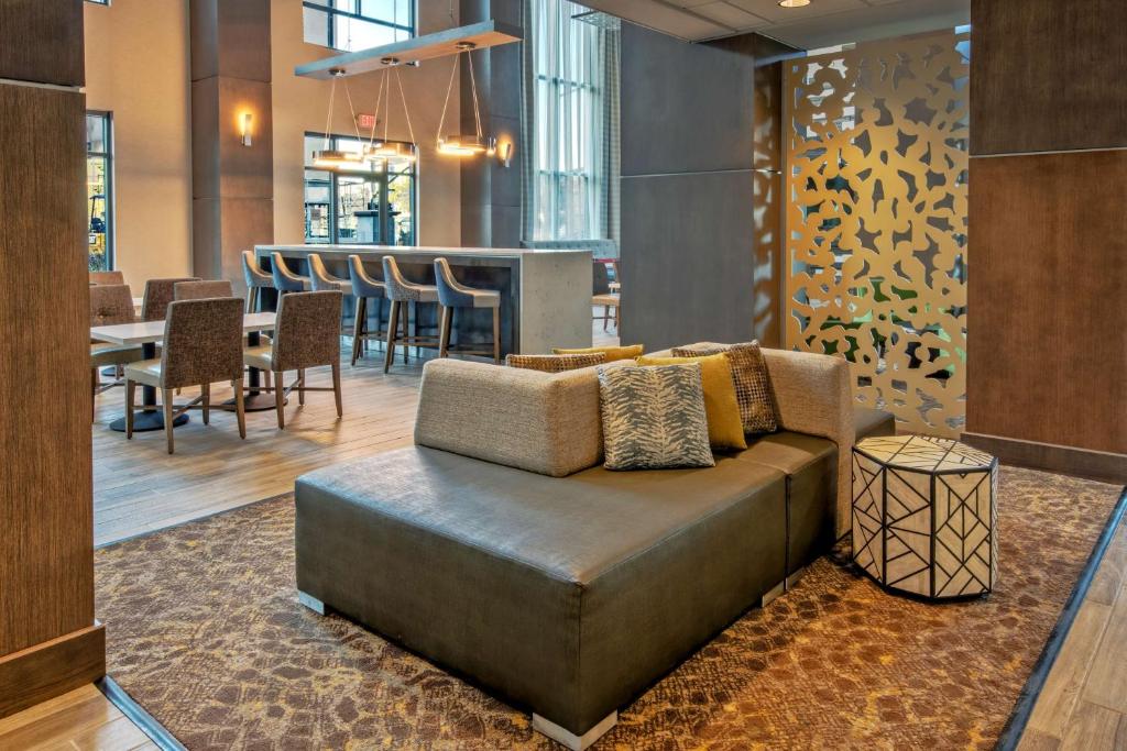 Hampton Inn & Suites San Jose Airport photo