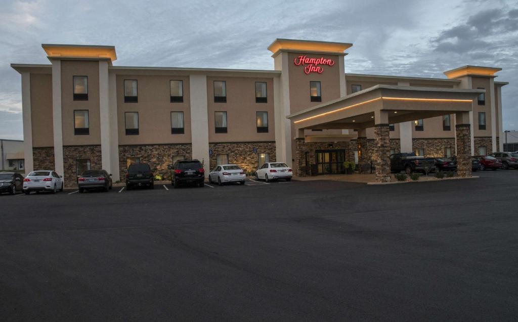 a hotel with cars parked in a parking lot at Hampton Inn Hartwell Ga in Hartwell