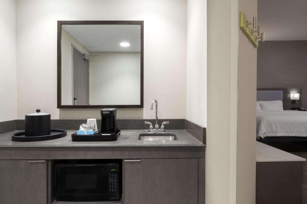 Hampton Inn & Suites St Charles Old Town Area, Mo photo