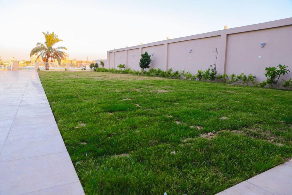 Κήπος έξω από το Royal Nile Villa - Nile View Apartment 1