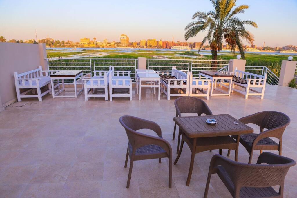 Μπαλκόνι ή βεράντα στο Royal Nile Villa - Nile View Apartment 1