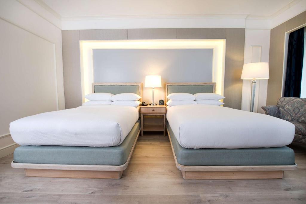 Postel nebo postele na pokoji v ubytování Hilton Colon Guayaquil Hotel