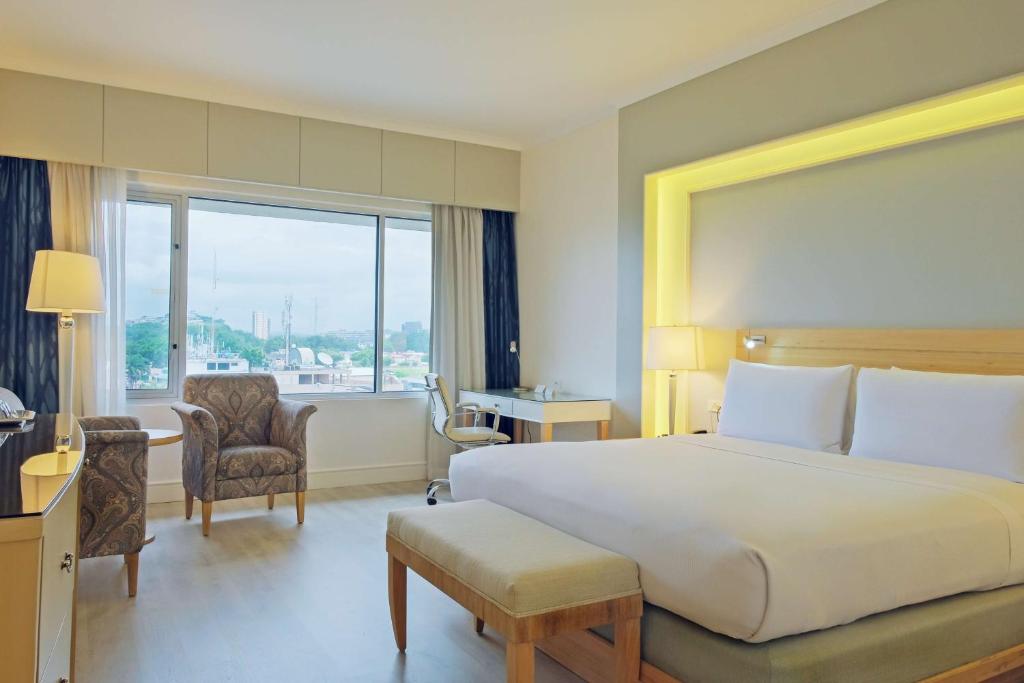 Postel nebo postele na pokoji v ubytování Hilton Colon Guayaquil Hotel