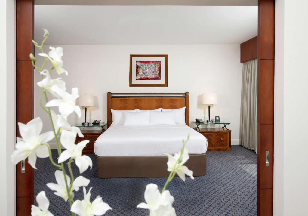 Postel nebo postele na pokoji v ubytování Hilton Colon Guayaquil Hotel