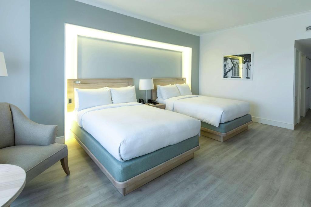 Postel nebo postele na pokoji v ubytování Hilton Colon Guayaquil Hotel
