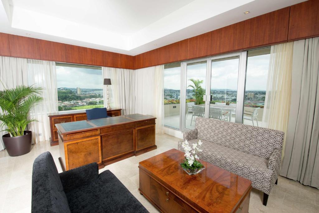 Posezení v ubytování Hilton Colon Guayaquil Hotel