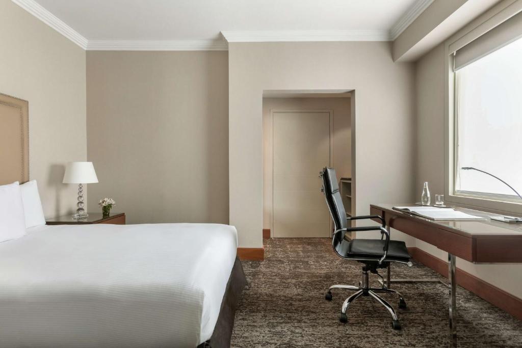 Voodi või voodid majutusasutuse DoubleTree by Hilton Lima Miraflores El Pardo toas