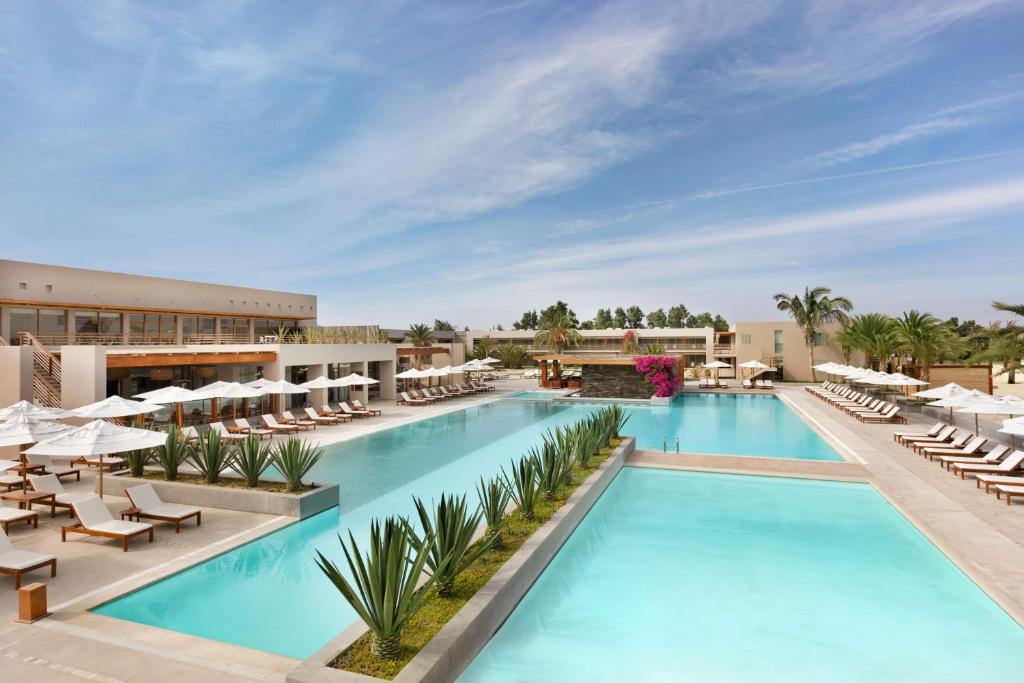 Kolam renang di atau dekat dengan The Legend Paracas Resort, a Destination by Hyatt Hotel