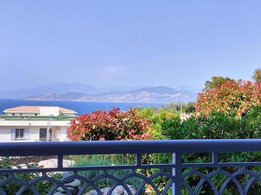 d'un balcon avec vue sur l'eau. dans l'établissement appartement de standing T2 l'île rousse vue mer résidence paolina, à LʼÎle-Rousse
